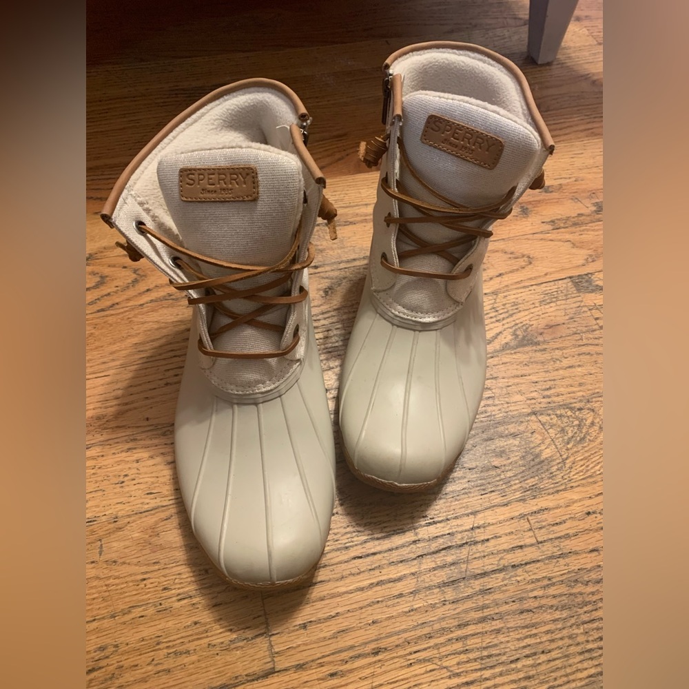 Women’s Sperry Duck Boots size 10.